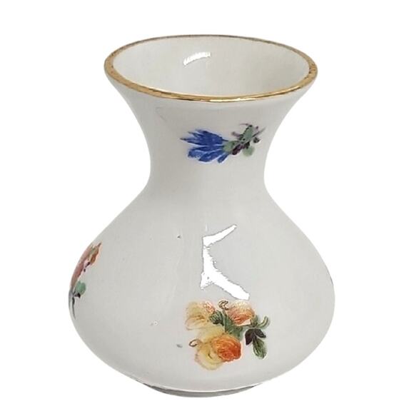 Schumann Bavaria #28 Charming White with Floral Accents and Gold Trim Mini Vase - Picture 1 of 6